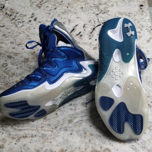 Mens Under Armour basketball sneakers [Size 8.5] - Picture 2 of 3